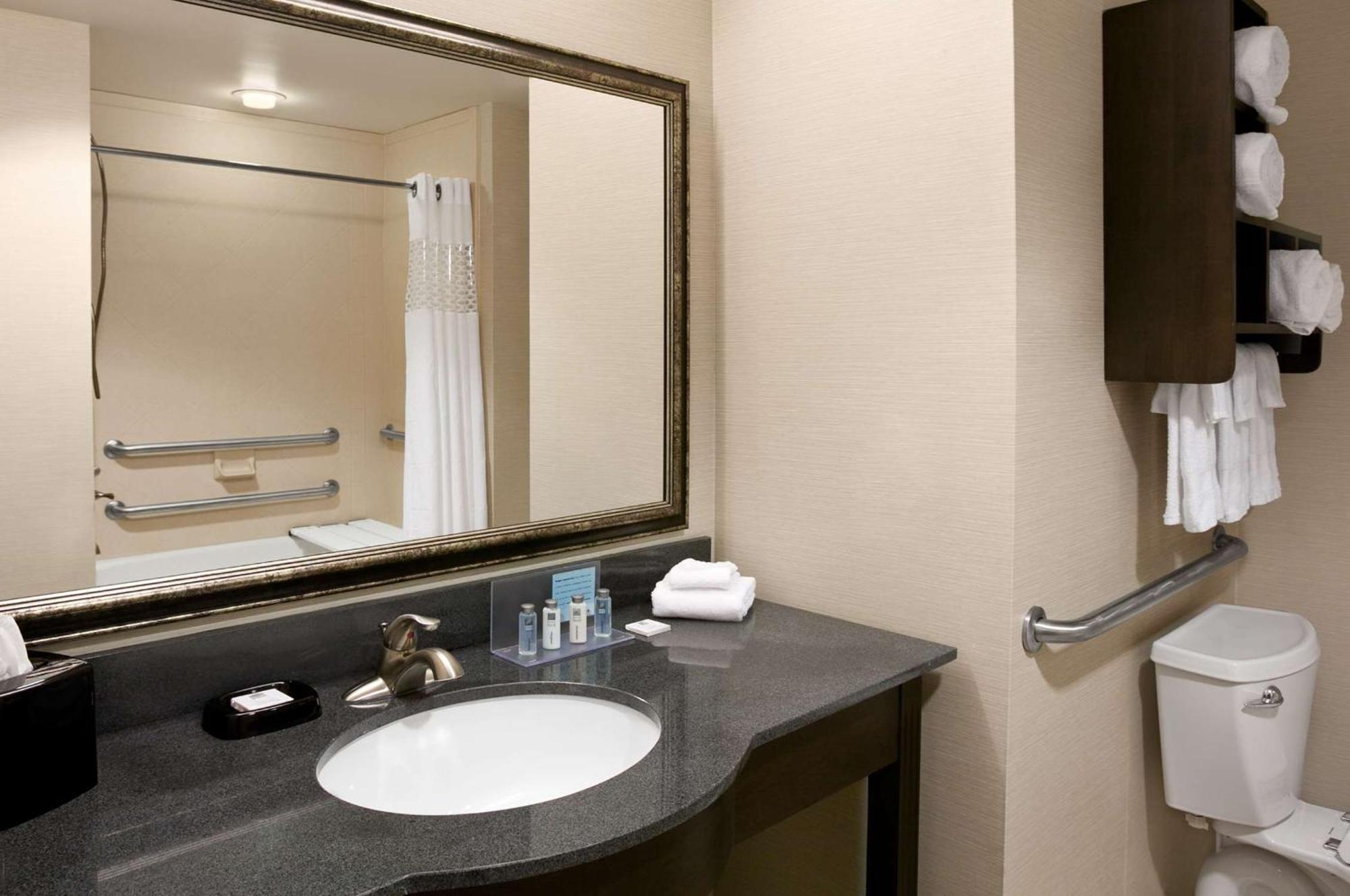 Hampton & - Hotel 3*